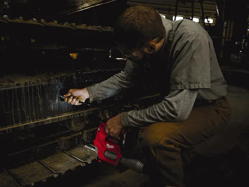 Milwaukee M18™ Cordless 2-Speed Grease Gun Kit